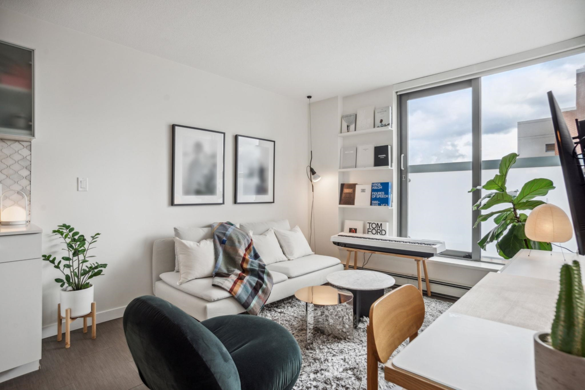Living Room Photo of 809 66 W Cordova Street, Vancouver, BC
