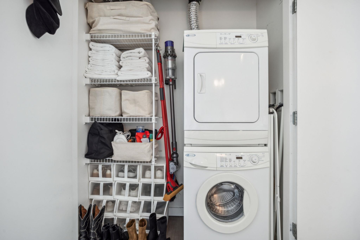 Mudroom Photo of 809 66 W Cordova Street, Vancouver, BC