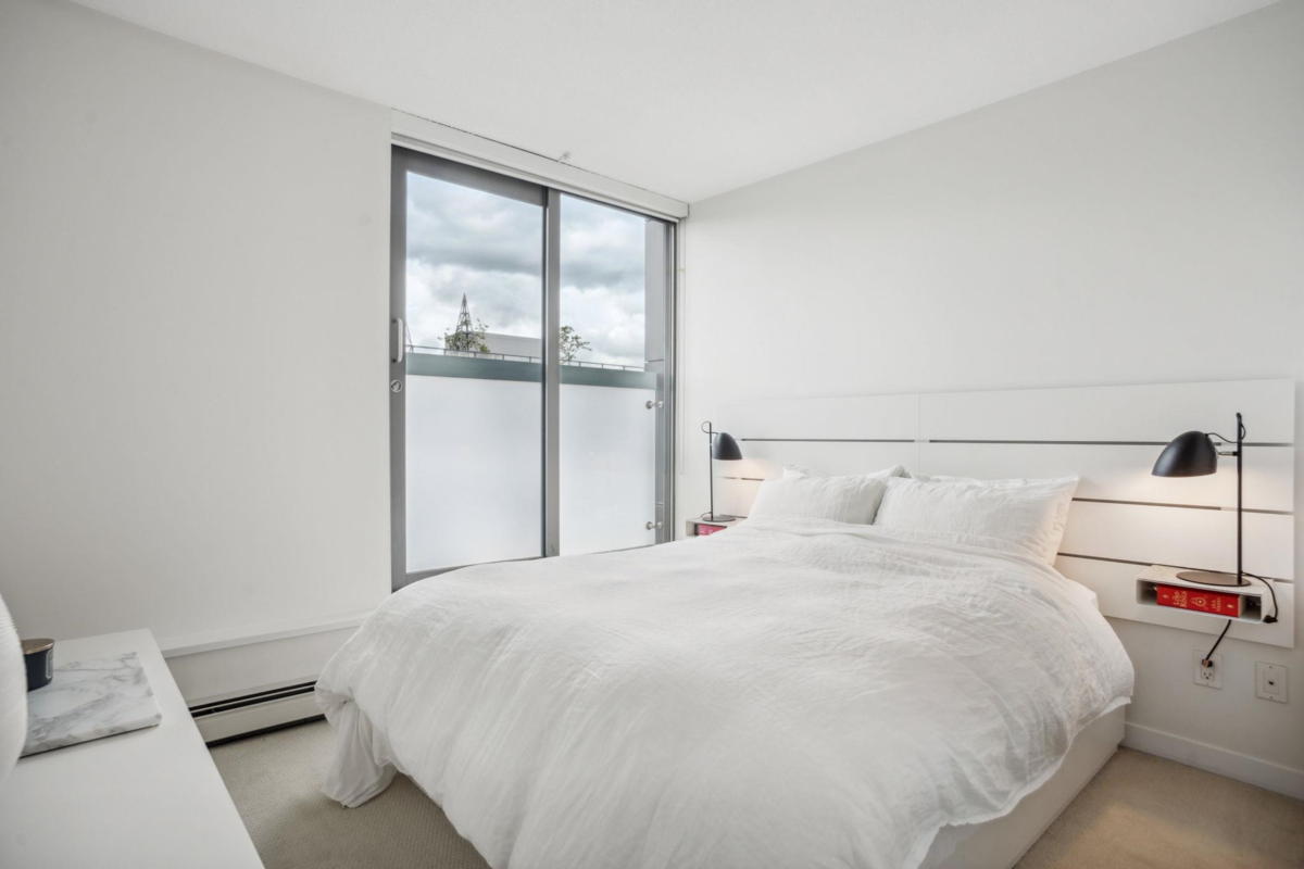 Powder Room Photo of 809 66 W Cordova Street, Vancouver, BC