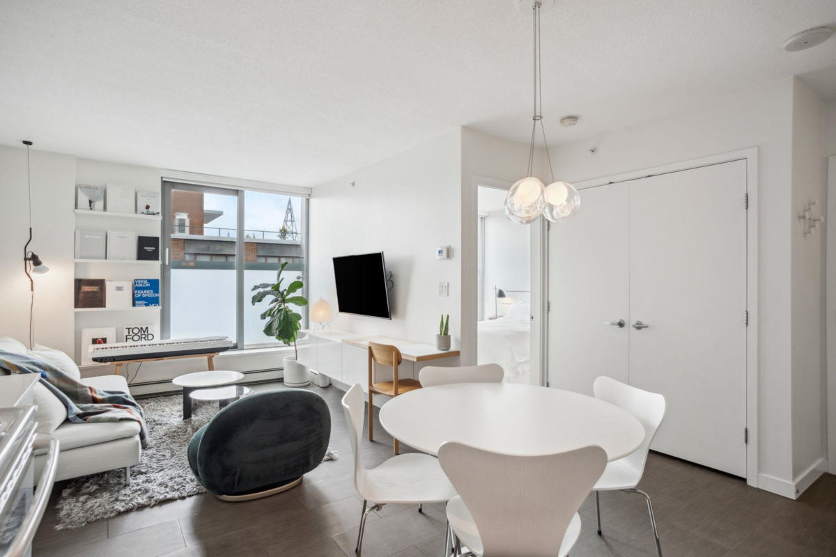 Primary Bathroom Photo of 809 66 W Cordova Street, Vancouver, BC