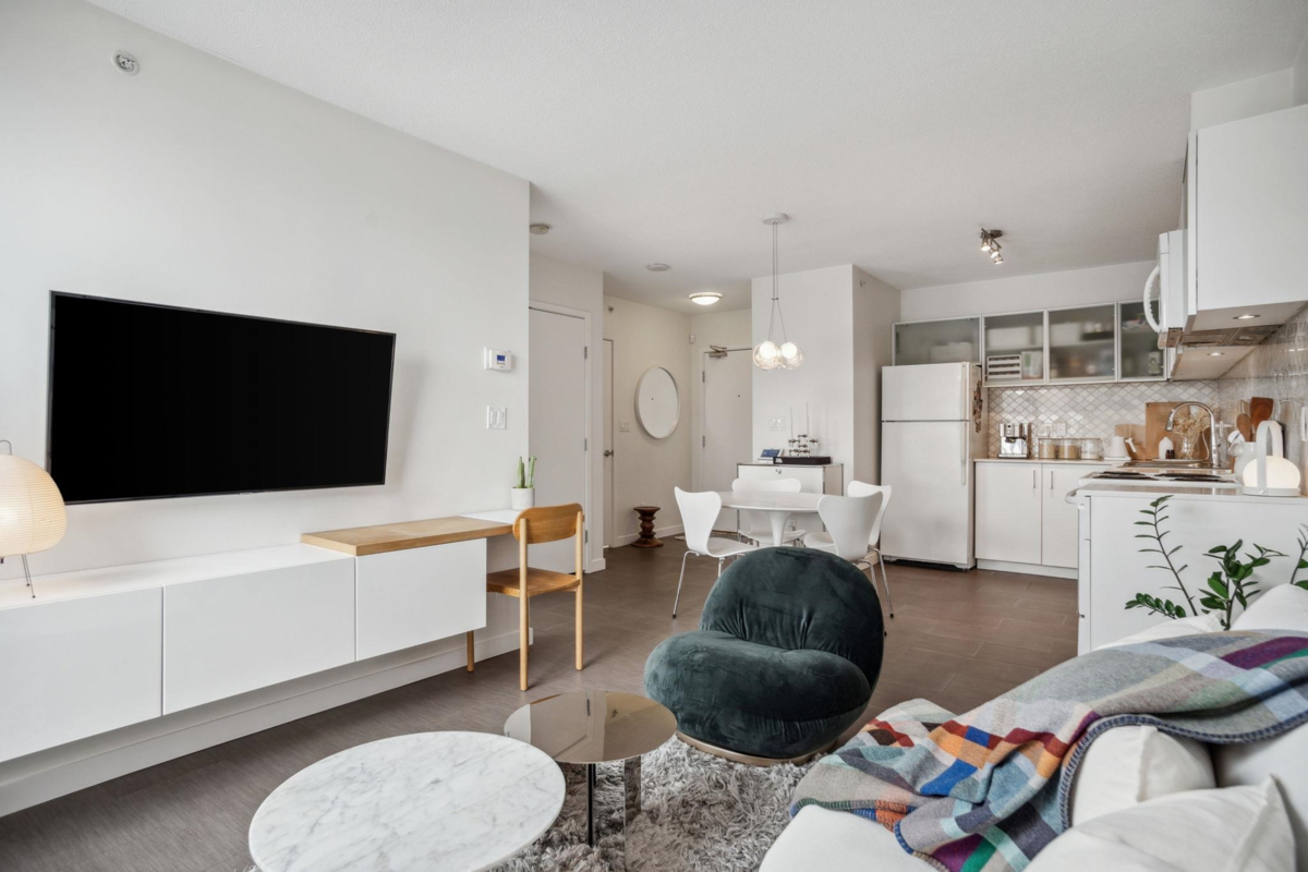 Primary Bedroom Photo of 809 66 W Cordova Street, Vancouver, BC