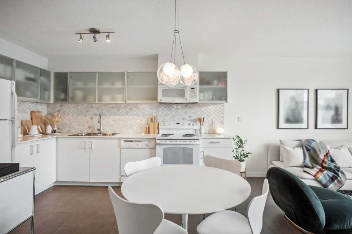 Walk-In Closet Photo of 809 66 W Cordova Street, Vancouver, BC