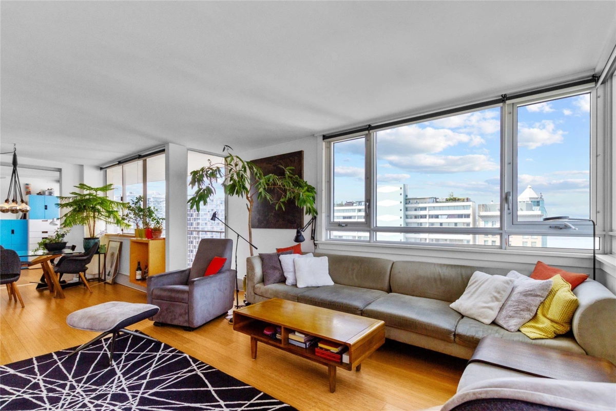 Kitchen Island Photo of 1850 Comox Street, Vancouver, BC