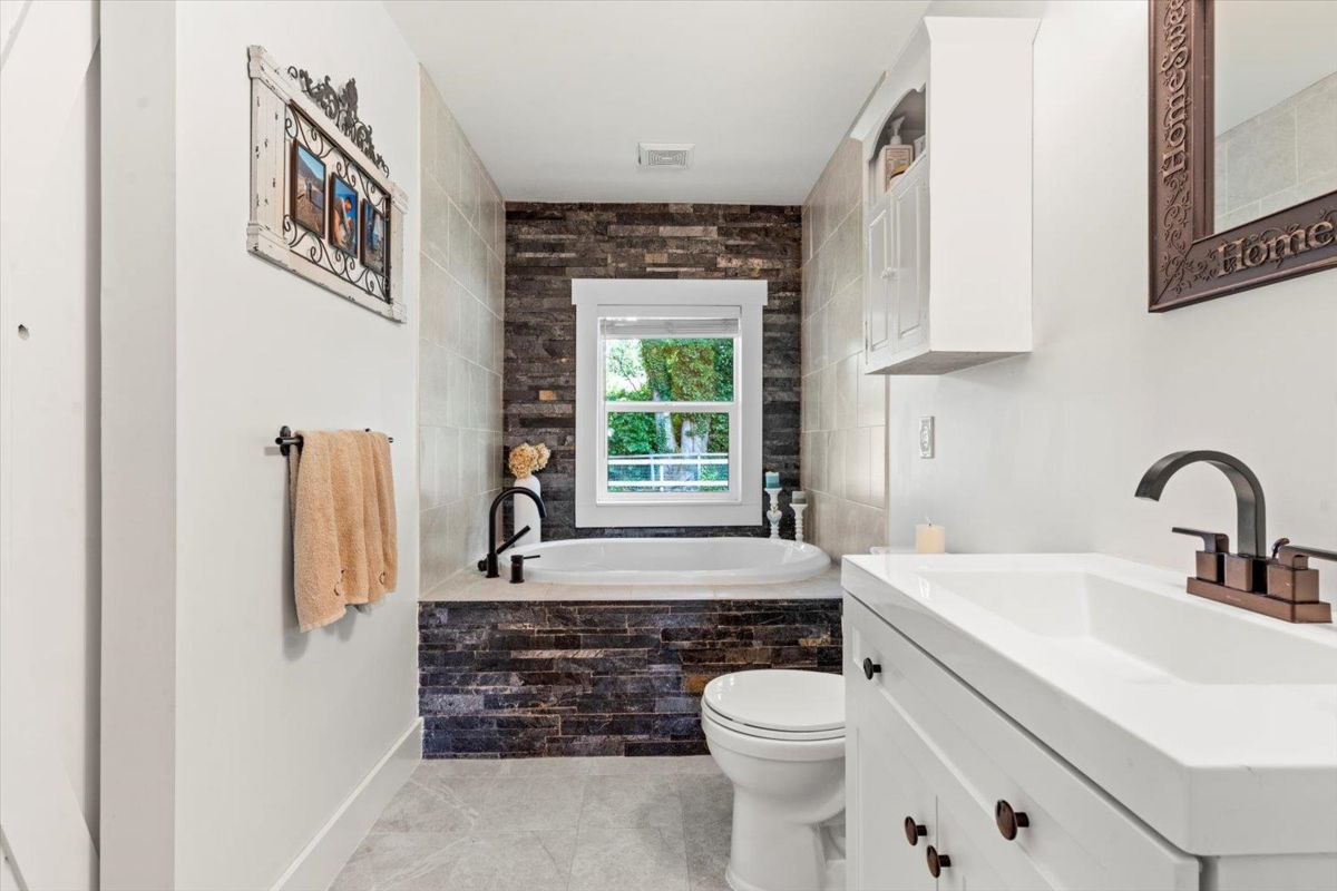 Laundry Room Photo of 2170 Ashton Road, Agassiz, BC