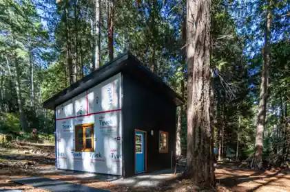 Basement Recreation Room Photo of 2-861 E Bluff Road, Galiano Island, BC