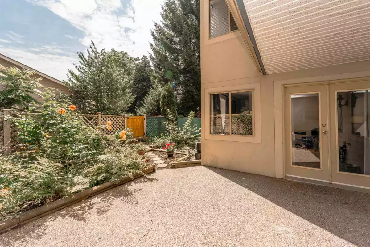 Backyard Photo of 102 33675 Marshall Road, Abbotsford, BC