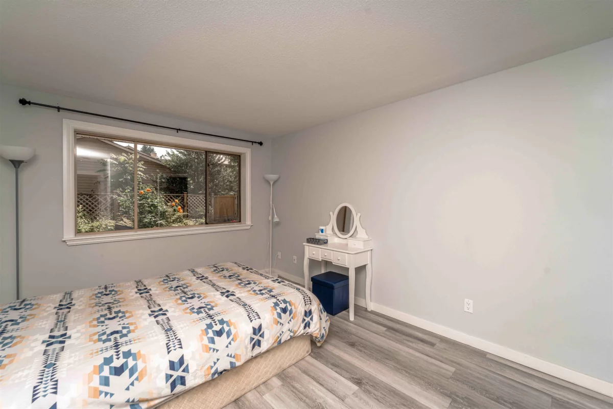 Entry Foyer Photo of 102 33675 Marshall Road, Abbotsford, BC