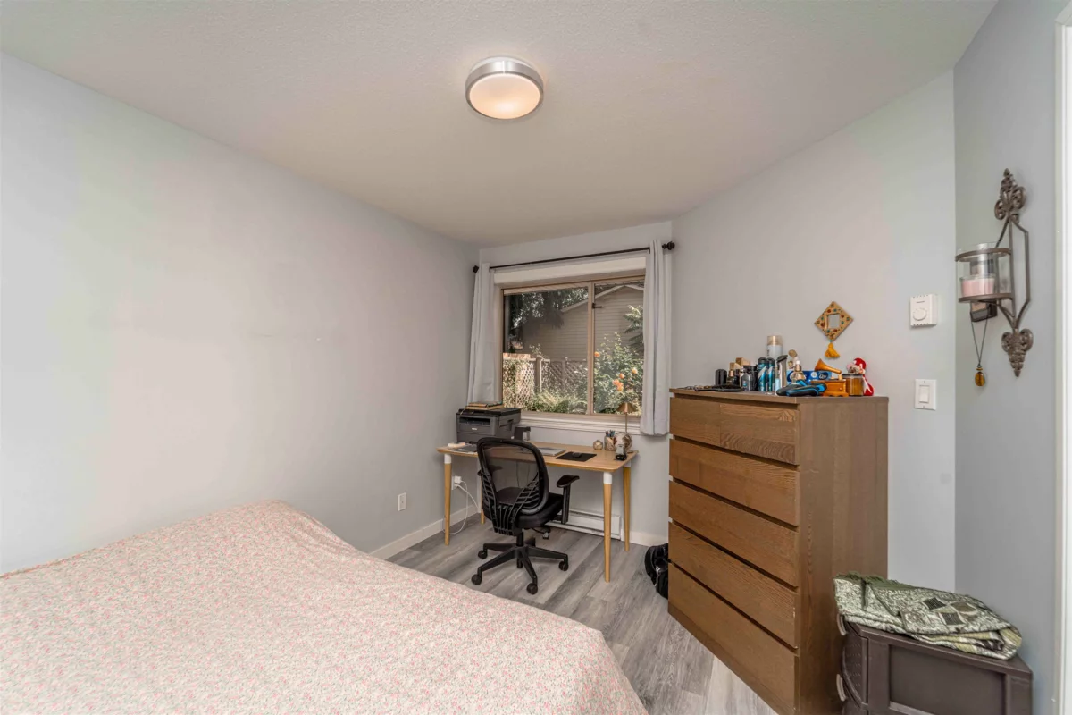 Office / Den Photo of 102 33675 Marshall Road, Abbotsford, BC