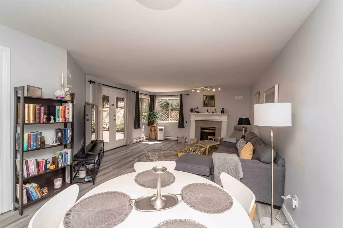 Walk-In Closet Photo of 102 33675 Marshall Road, Abbotsford, BC