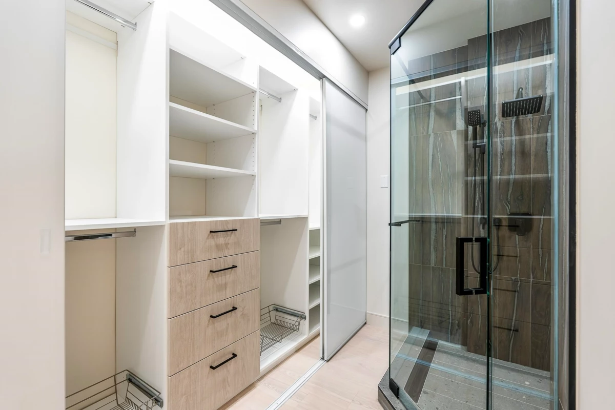 Entry Foyer Photo of 2050 Westdean Crescent, West Vancouver, BC