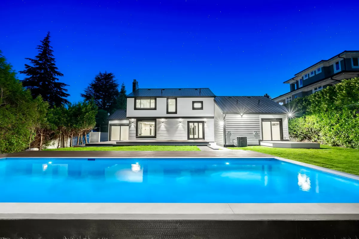 Family Room Photo of 2050 Westdean Crescent, West Vancouver, BC