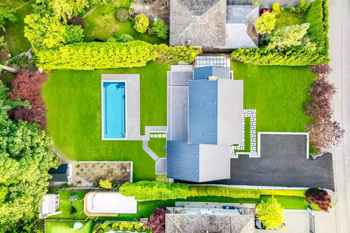 Hot Tub / Spa Photo of 2050 Westdean Crescent, West Vancouver, BC