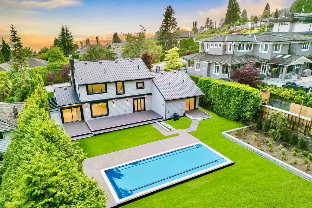 Living Room Photo of 2050 Westdean Crescent, West Vancouver, BC