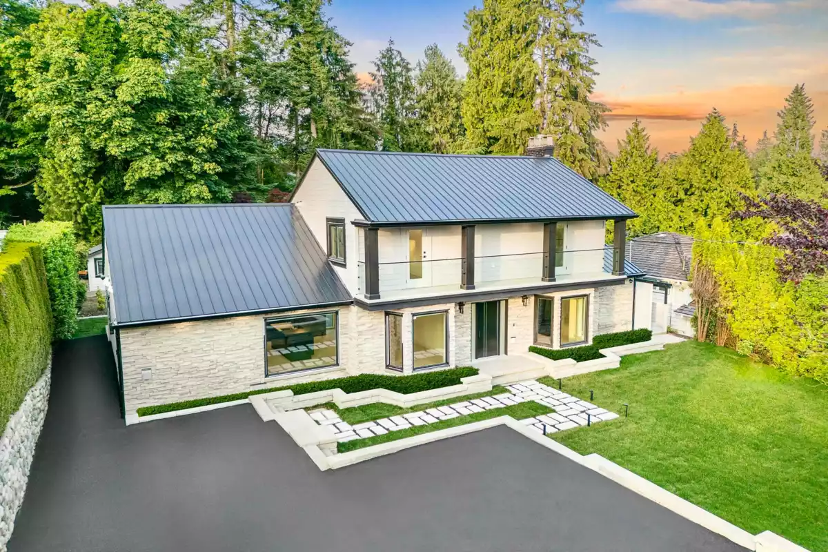 Outdoor Kitchen Photo of 2050 Westdean Crescent, West Vancouver, BC