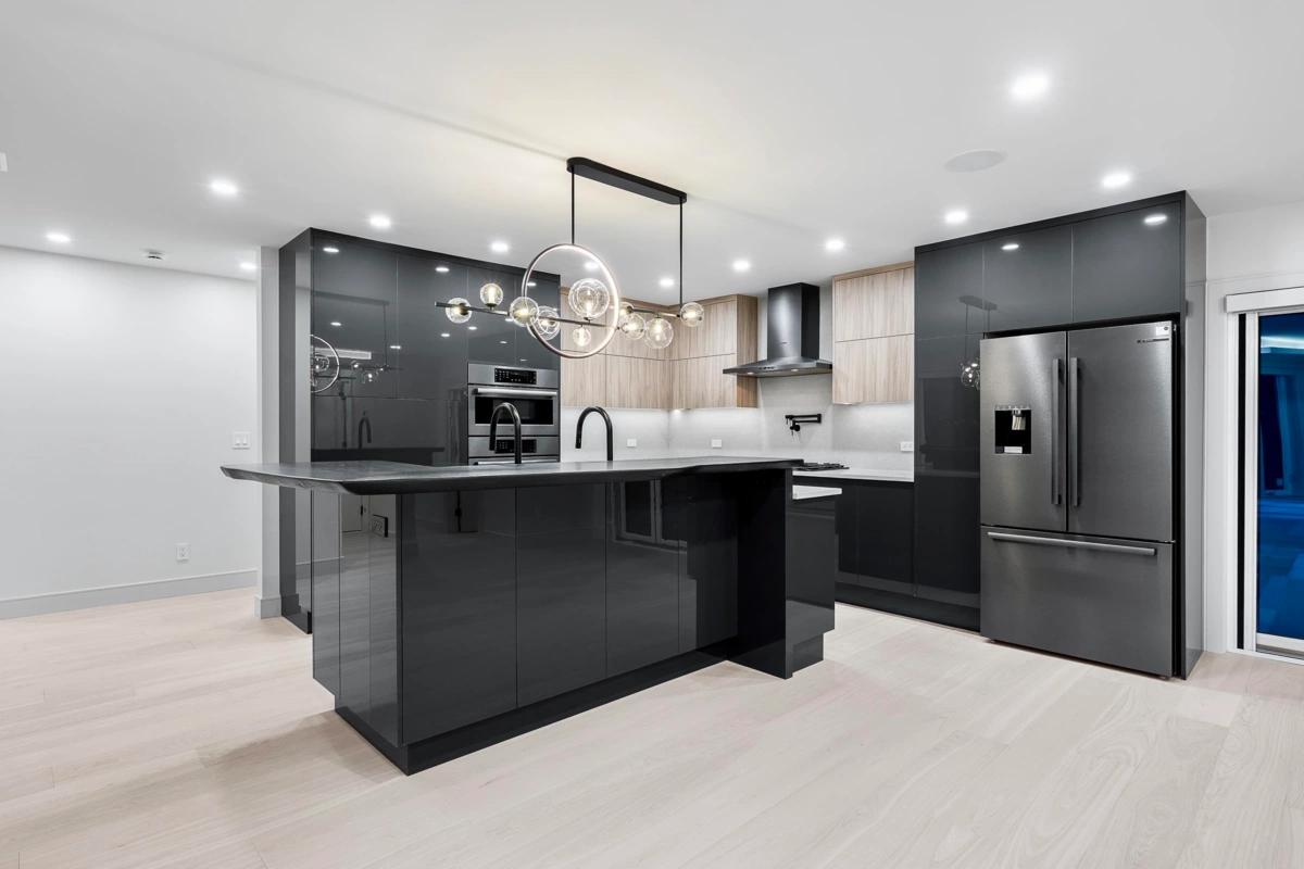 Primary Bathroom Photo of 2050 Westdean Crescent, West Vancouver, BC