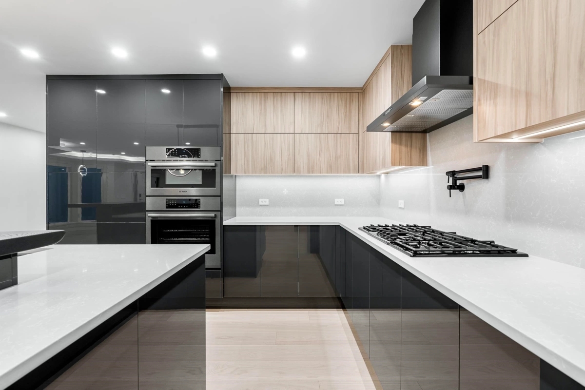 Walk-In Closet Photo of 2050 Westdean Crescent, West Vancouver, BC