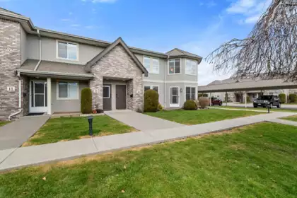 10 8533 Broadway Street, Chilliwack, BC, Chilliwack — Townhouse for sale