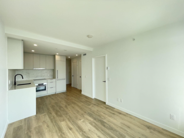 1806 13685 102 Avenue, Surrey, BC