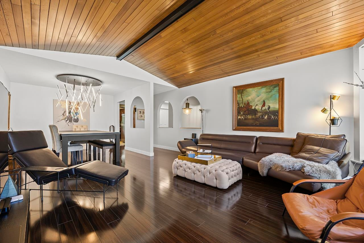 Dining Area Photo of 3155 Cardinal Drive, Burnaby, BC