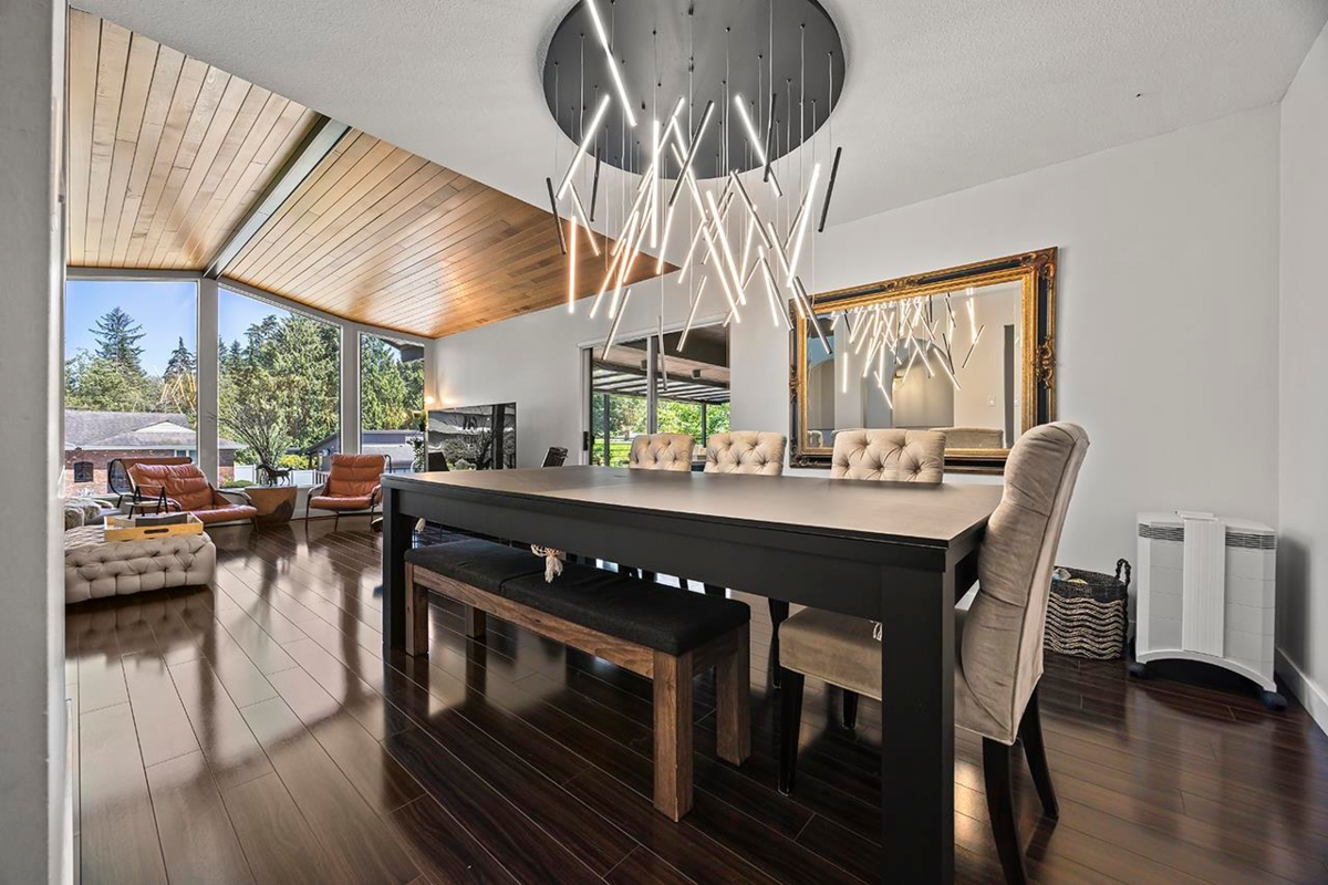 Kitchen Island Photo of 3155 Cardinal Drive, Burnaby, BC