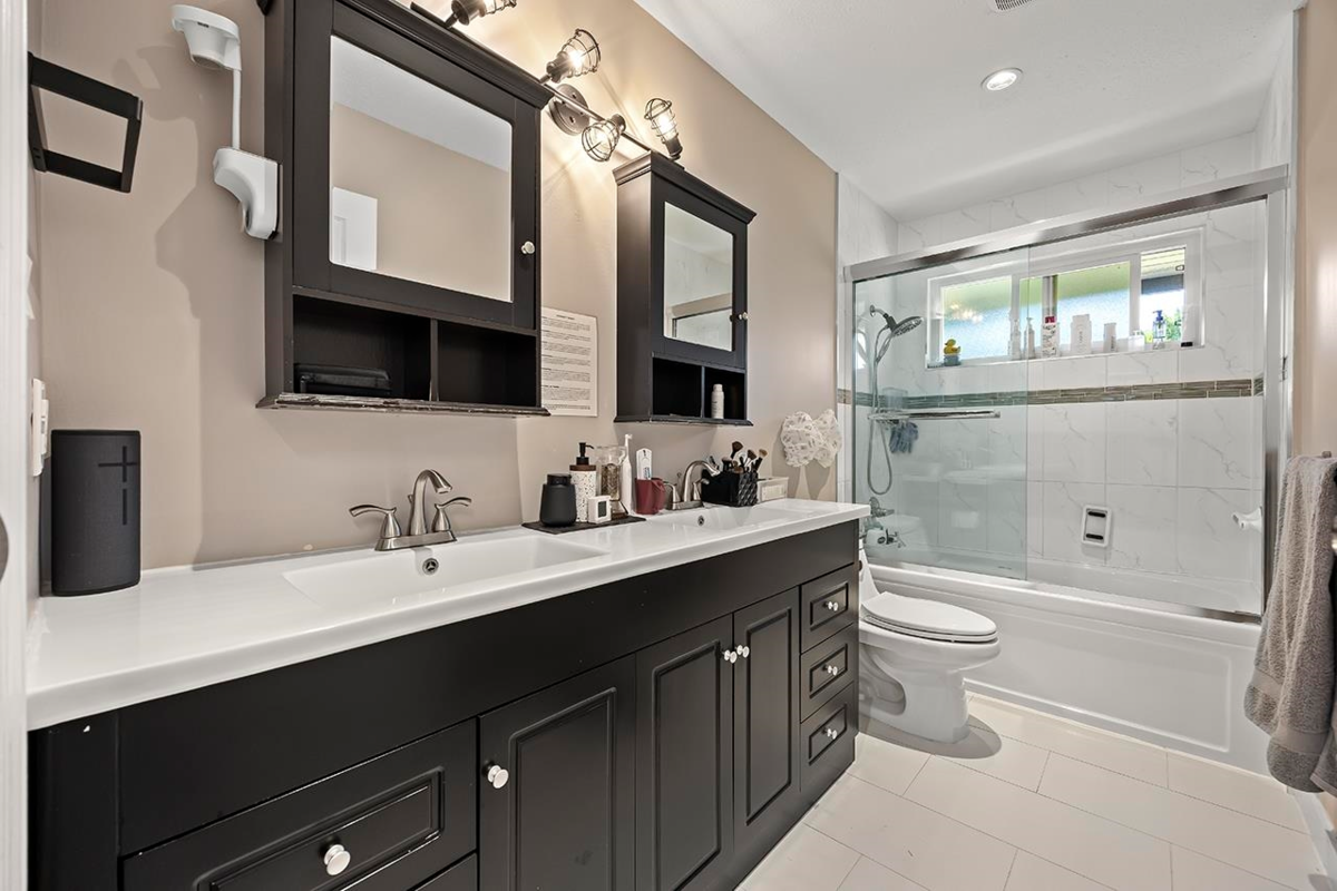 Mudroom Photo of 3155 Cardinal Drive, Burnaby, BC