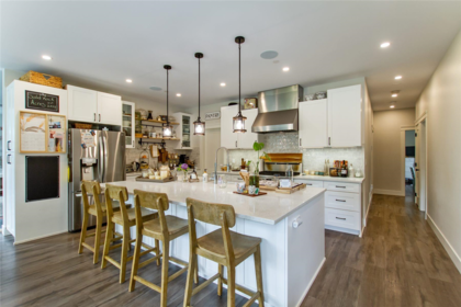 Kitchen Island Photo of 34821 Ferndale Avenue, Mission, BC