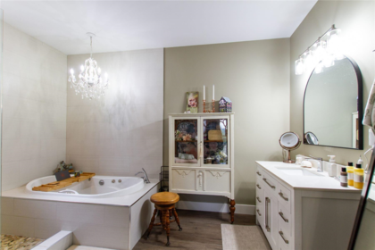 Walk-In Closet Photo of 34821 Ferndale Avenue, Mission, BC