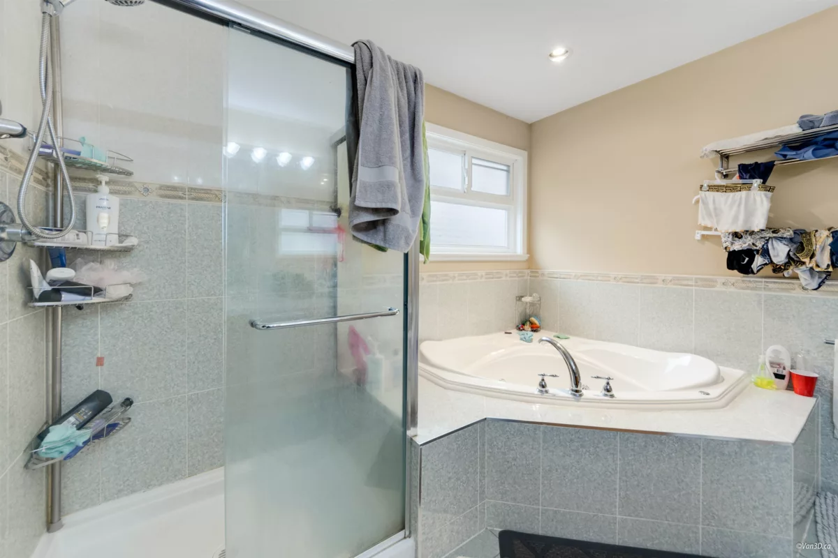 Basement Recreation Room Photo of 19650 73a Avenue, Langley, BC