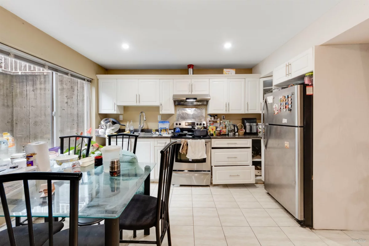 Kitchen Photo of 19650 73a Avenue, Langley, BC