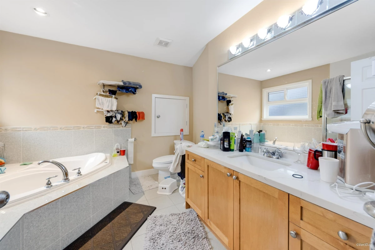 Loft / Bonus Room Photo of 19650 73a Avenue, Langley, BC