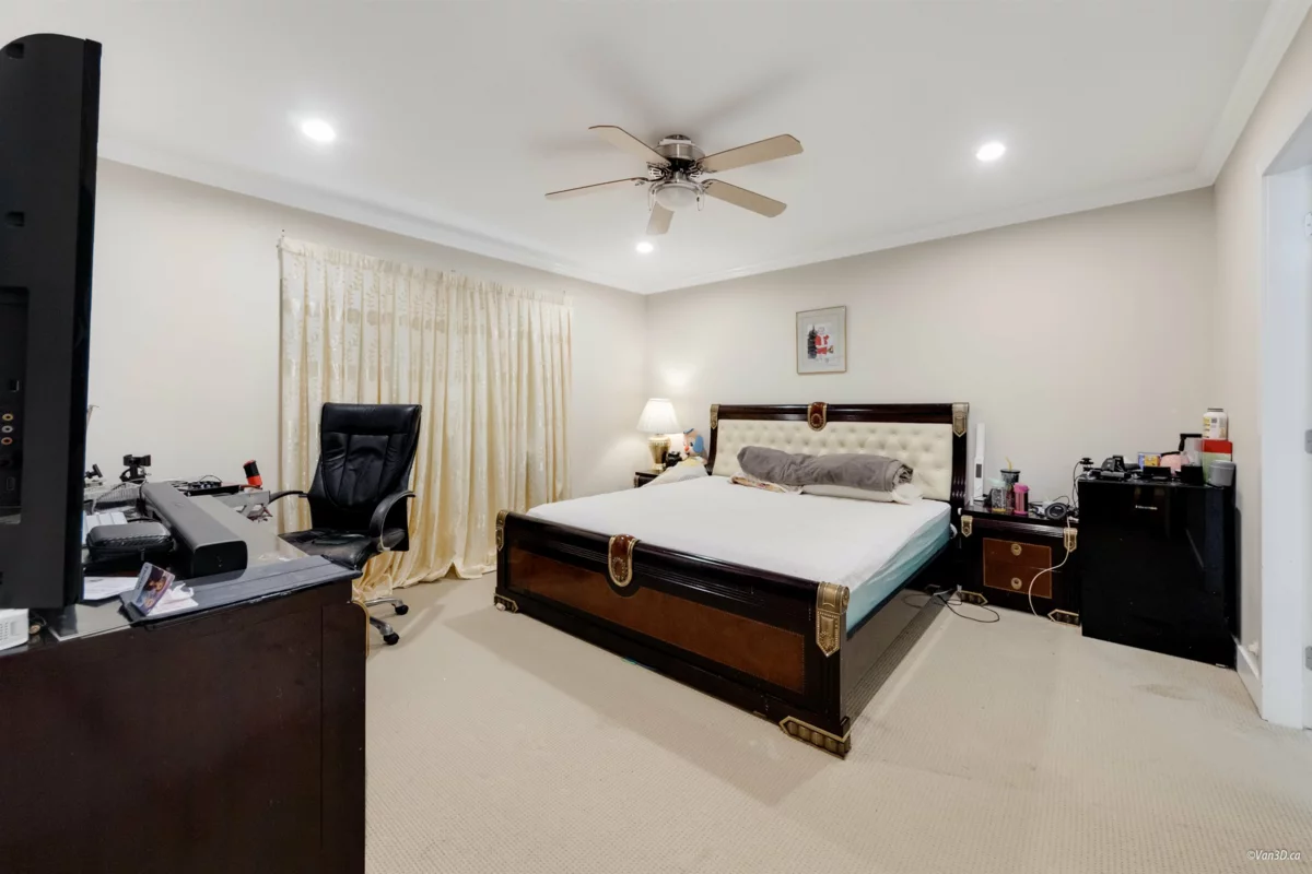 Powder Room Photo of 19650 73a Avenue, Langley, BC