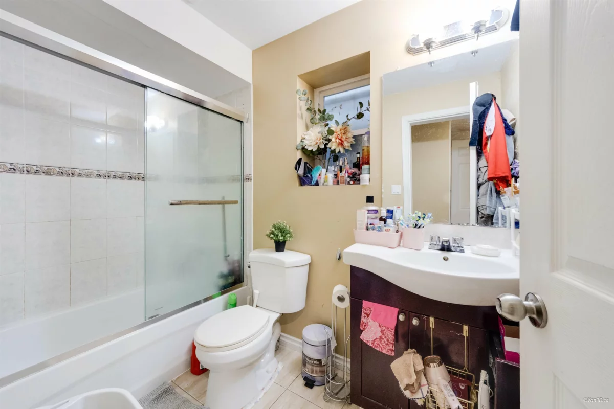 Primary Bedroom Photo of 19650 73a Avenue, Langley, BC