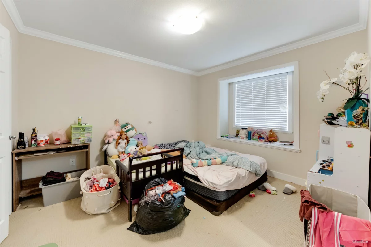 Walk-In Closet Photo of 19650 73a Avenue, Langley, BC