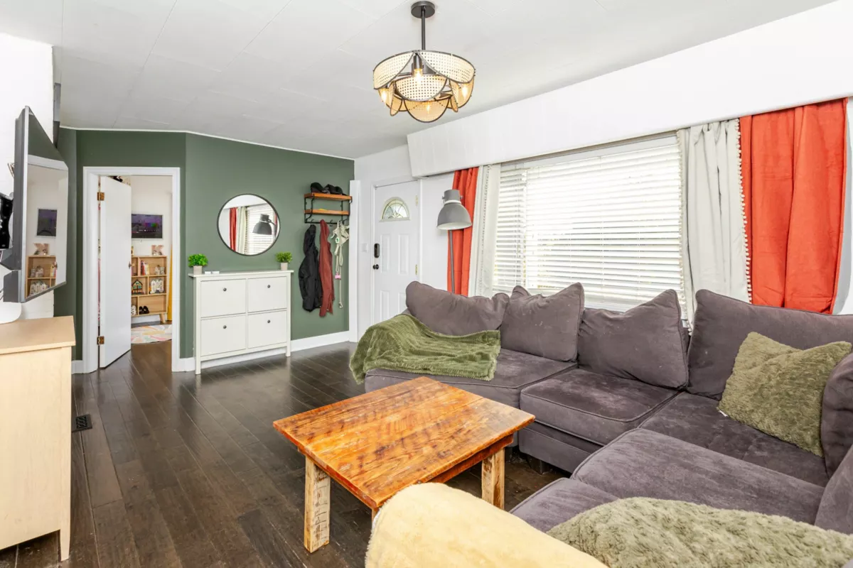 Dining Area Photo of 33479 5 Avenue, Mission, BC