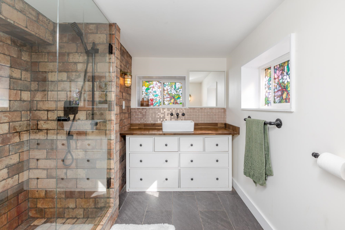 Entry Foyer Photo of 33479 5 Avenue, Mission, BC