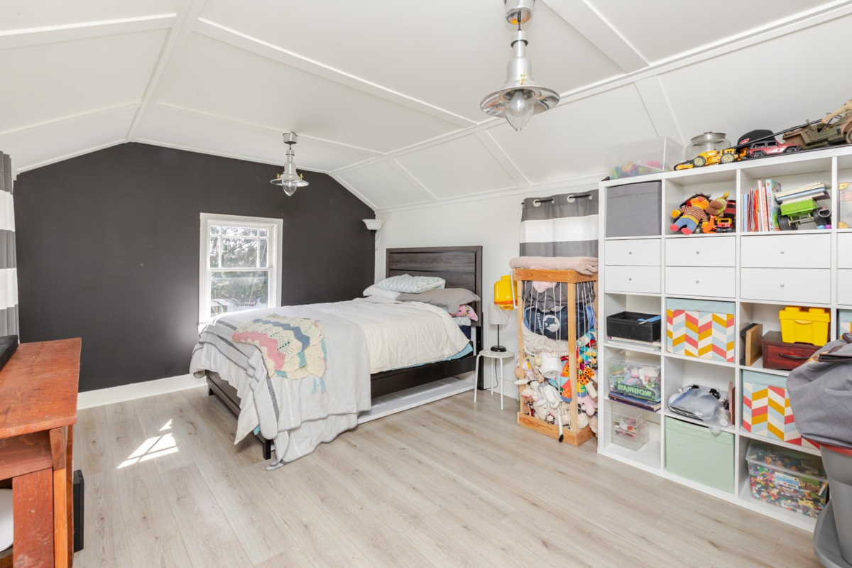 Garage Interior Photo of 33479 5 Avenue, Mission, BC