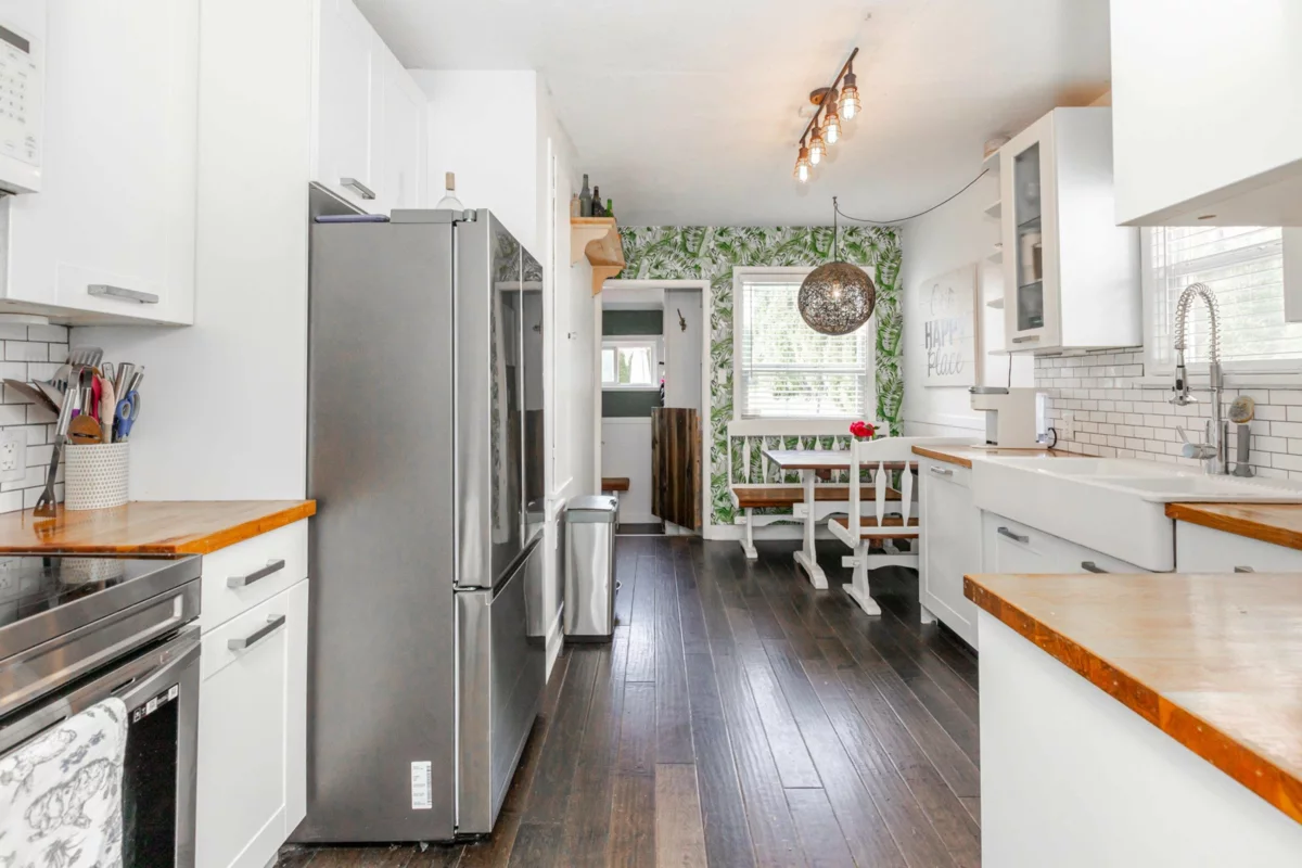 Kitchen Island Photo of 33479 5 Avenue, Mission, BC