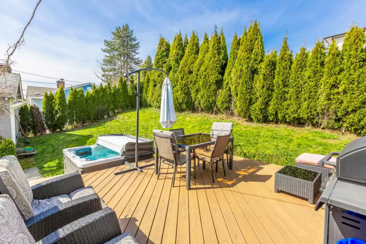 Swimming Pool Photo of 33479 5 Avenue, Mission, BC