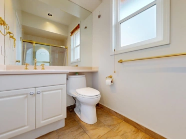 Laundry Room Photo of 1510 W 33rd Avenue, Vancouver, BC
