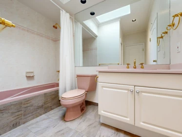 Powder Room Photo of 1510 W 33rd Avenue, Vancouver, BC