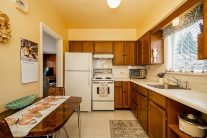 Breakfast Nook Photo of 5388 Halley Avenue, Burnaby, BC
