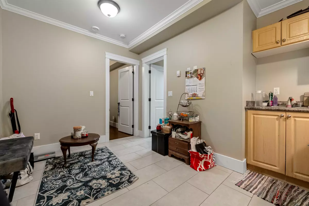 Front Yard Photo of 136 E 59th Avenue, Vancouver, BC