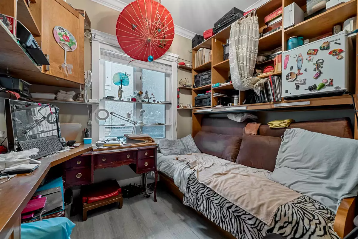 Garage Interior Photo of 136 E 59th Avenue, Vancouver, BC