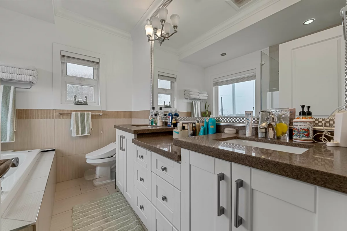 Laundry Room Photo of 136 E 59th Avenue, Vancouver, BC