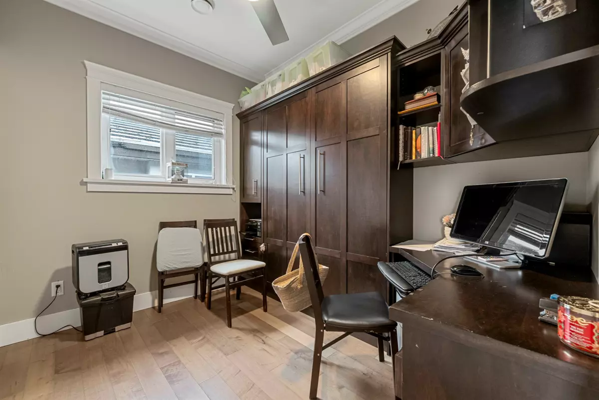 Staircase Photo of 136 E 59th Avenue, Vancouver, BC