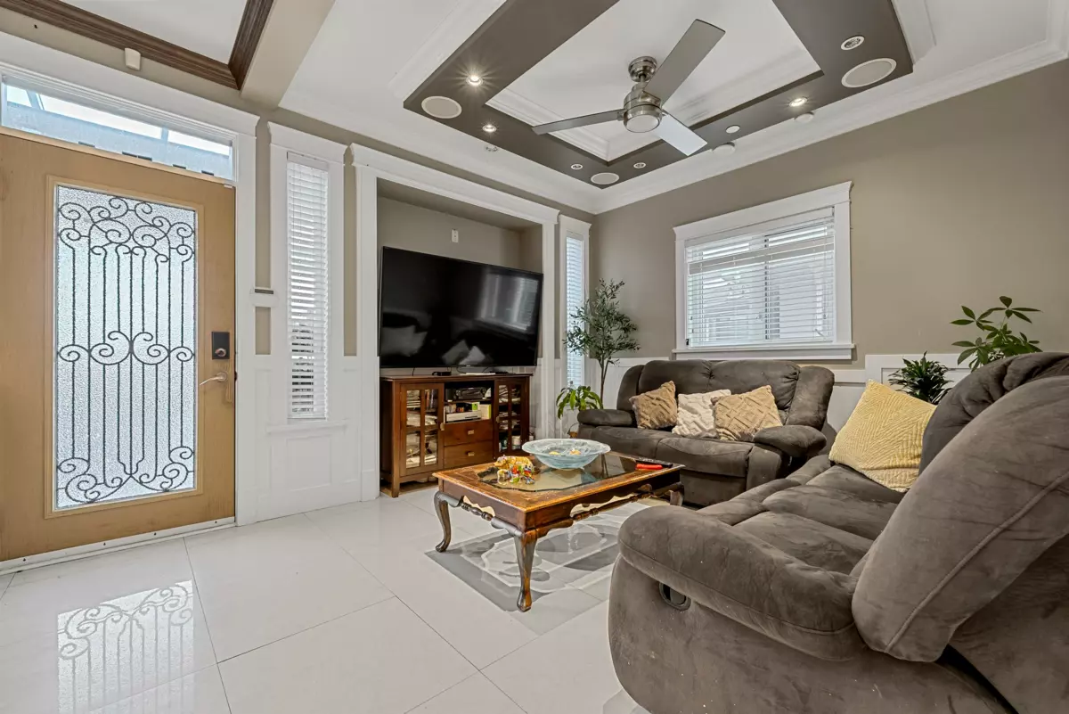 Walk-In Closet Photo of 136 E 59th Avenue, Vancouver, BC