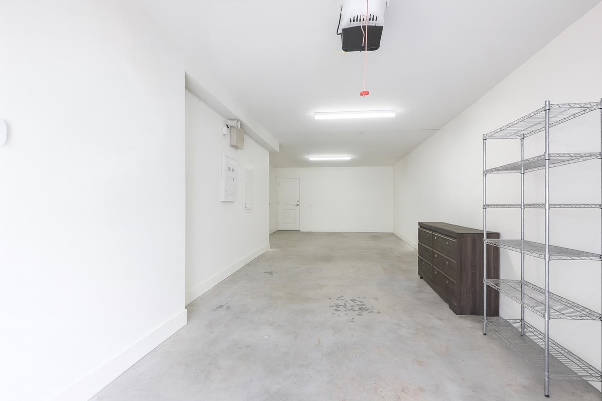 Hallway Photo of 406 2267 Mckenzie Road, Abbotsford, BC