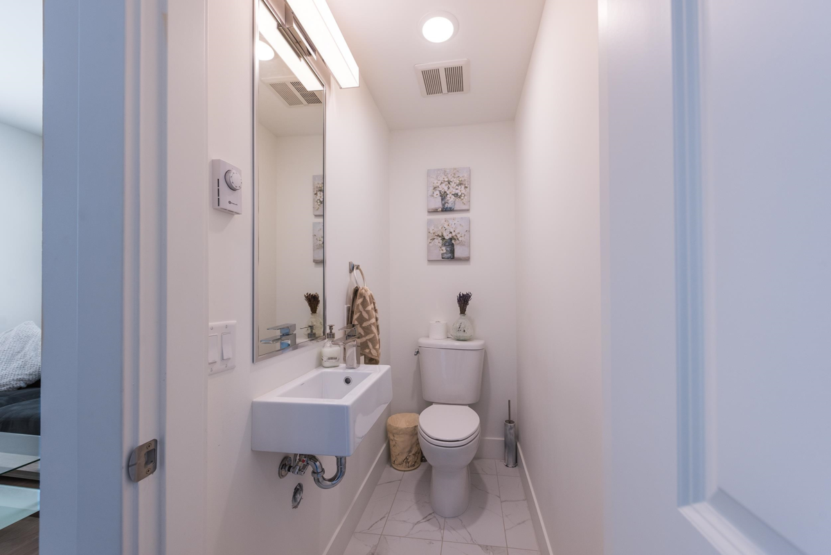 Kitchen Island Photo of 406 2267 Mckenzie Road, Abbotsford, BC