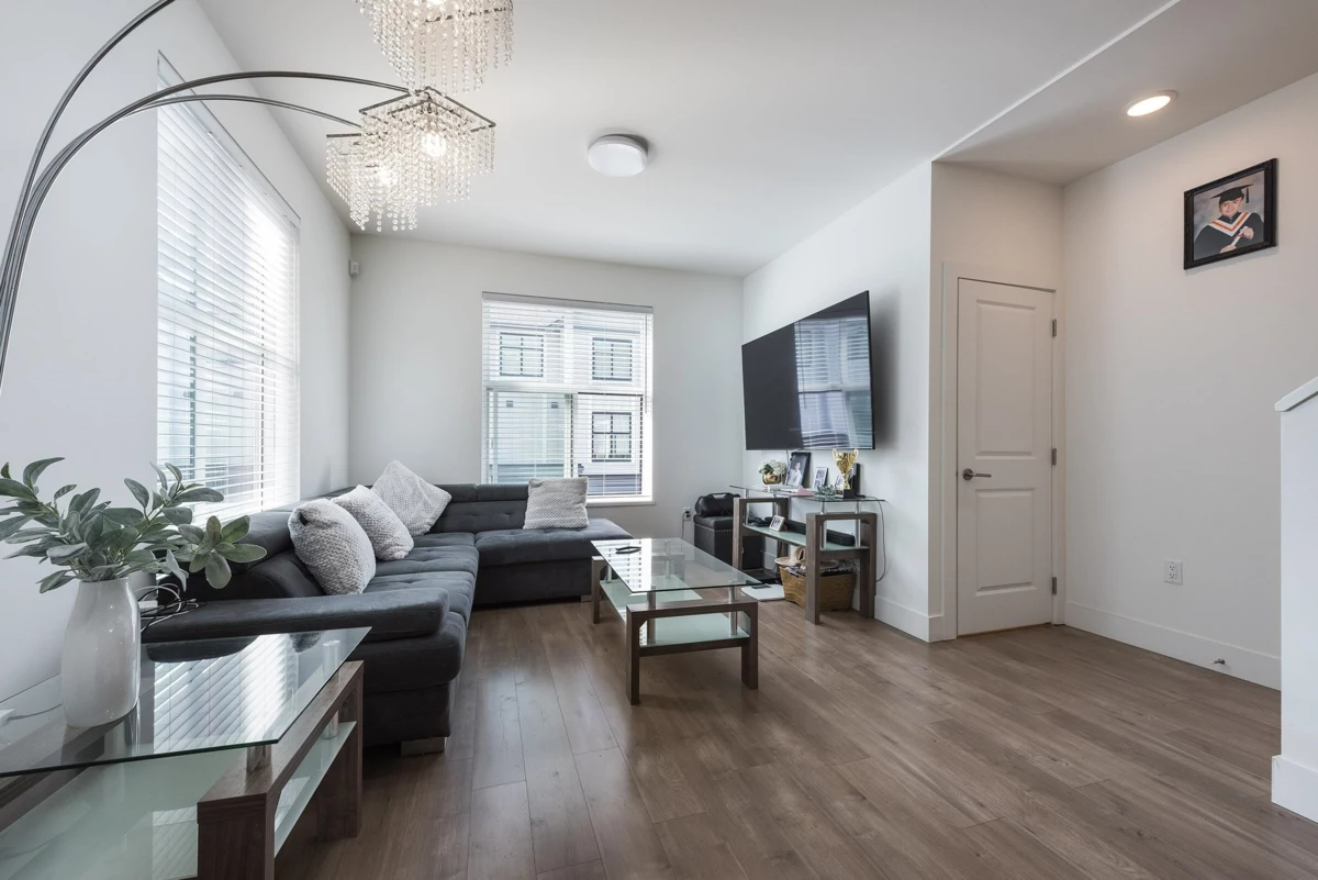 Kitchen Photo of 406 2267 Mckenzie Road, Abbotsford, BC