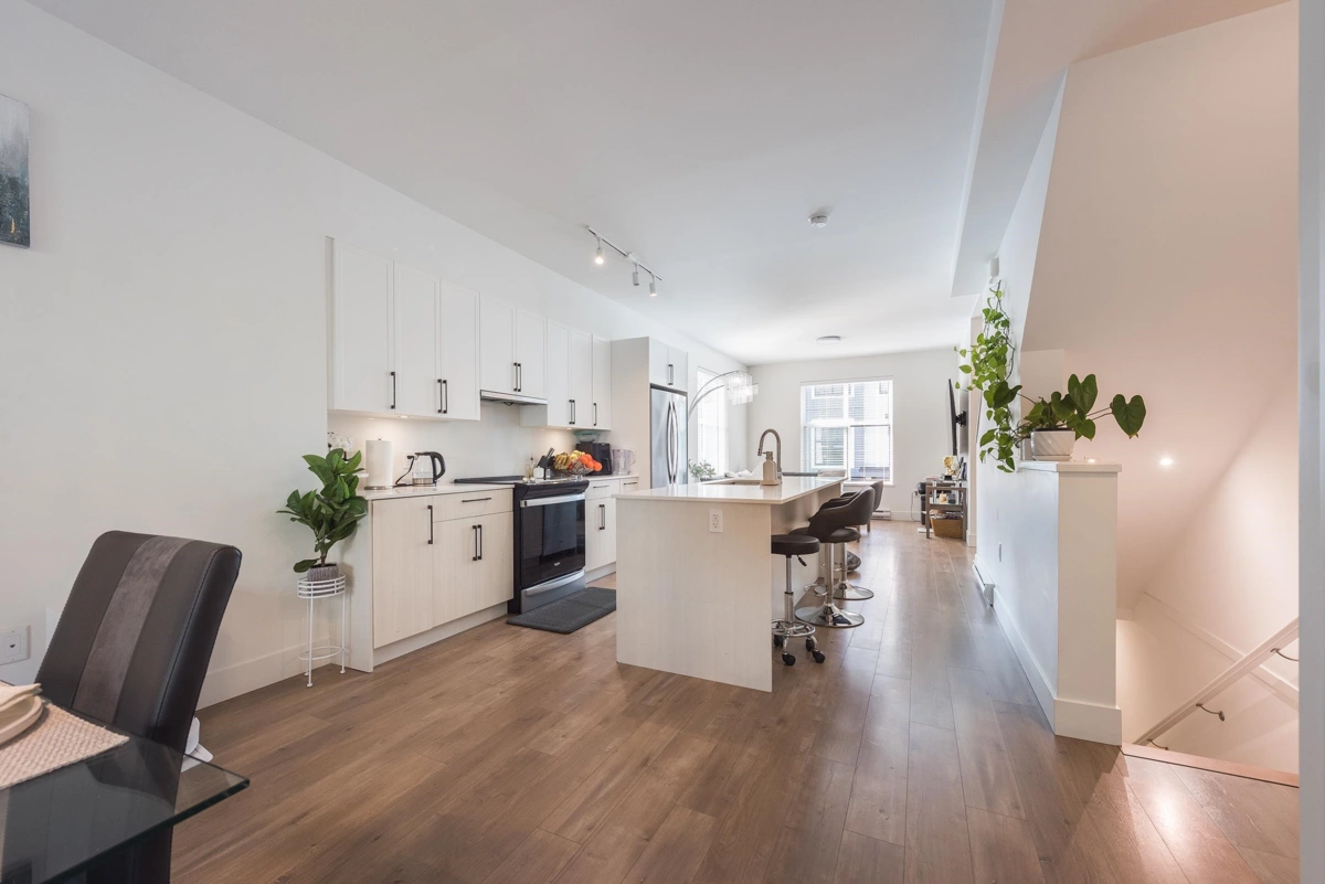 Primary Bedroom Photo of 406 2267 Mckenzie Road, Abbotsford, BC